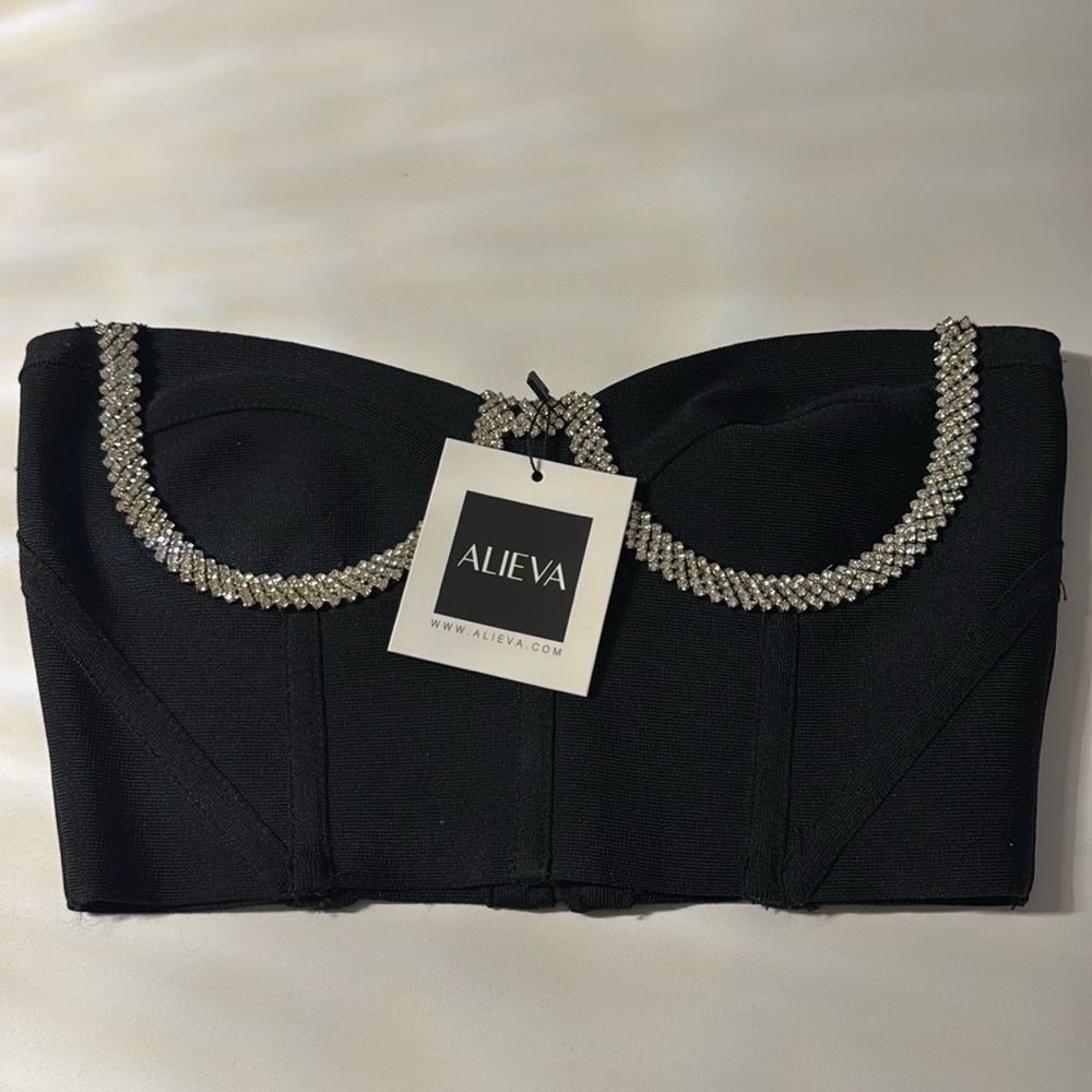 Strapless top.